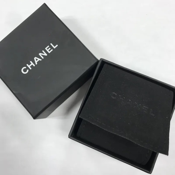 CHANEL CC Pearl Authentic Earrings/Gold - Picture 5 of 5